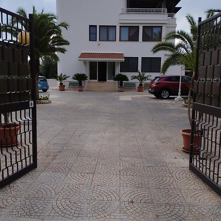 Villa Erry ตรานิ ภายนอก รูปภาพ
