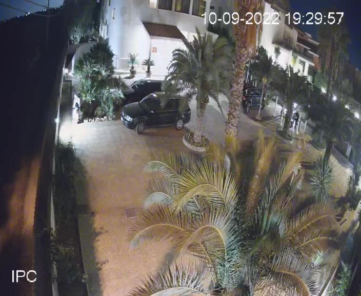 Villa Erry ตรานิ ภายนอก รูปภาพ