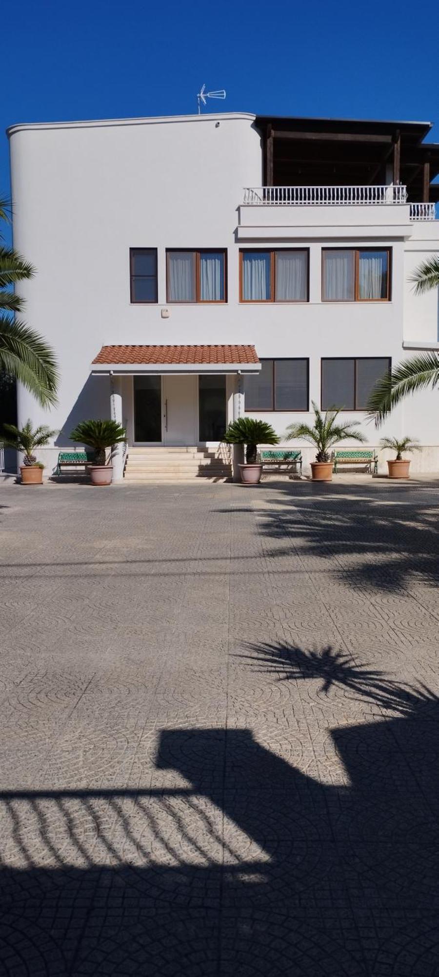 Villa Erry ตรานิ ภายนอก รูปภาพ