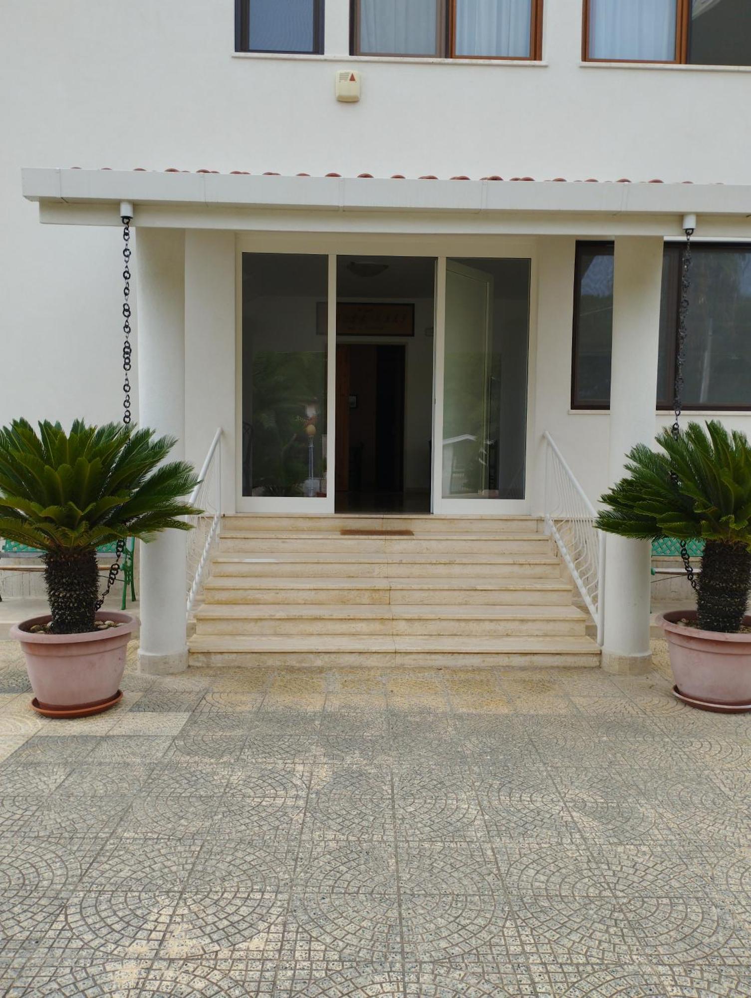 Villa Erry ตรานิ ภายนอก รูปภาพ