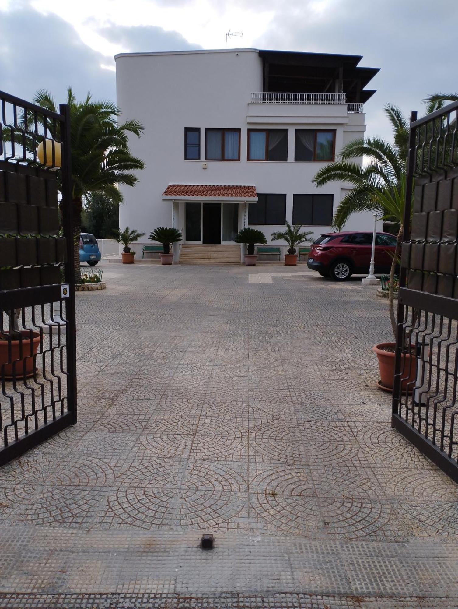 Villa Erry ตรานิ ภายนอก รูปภาพ