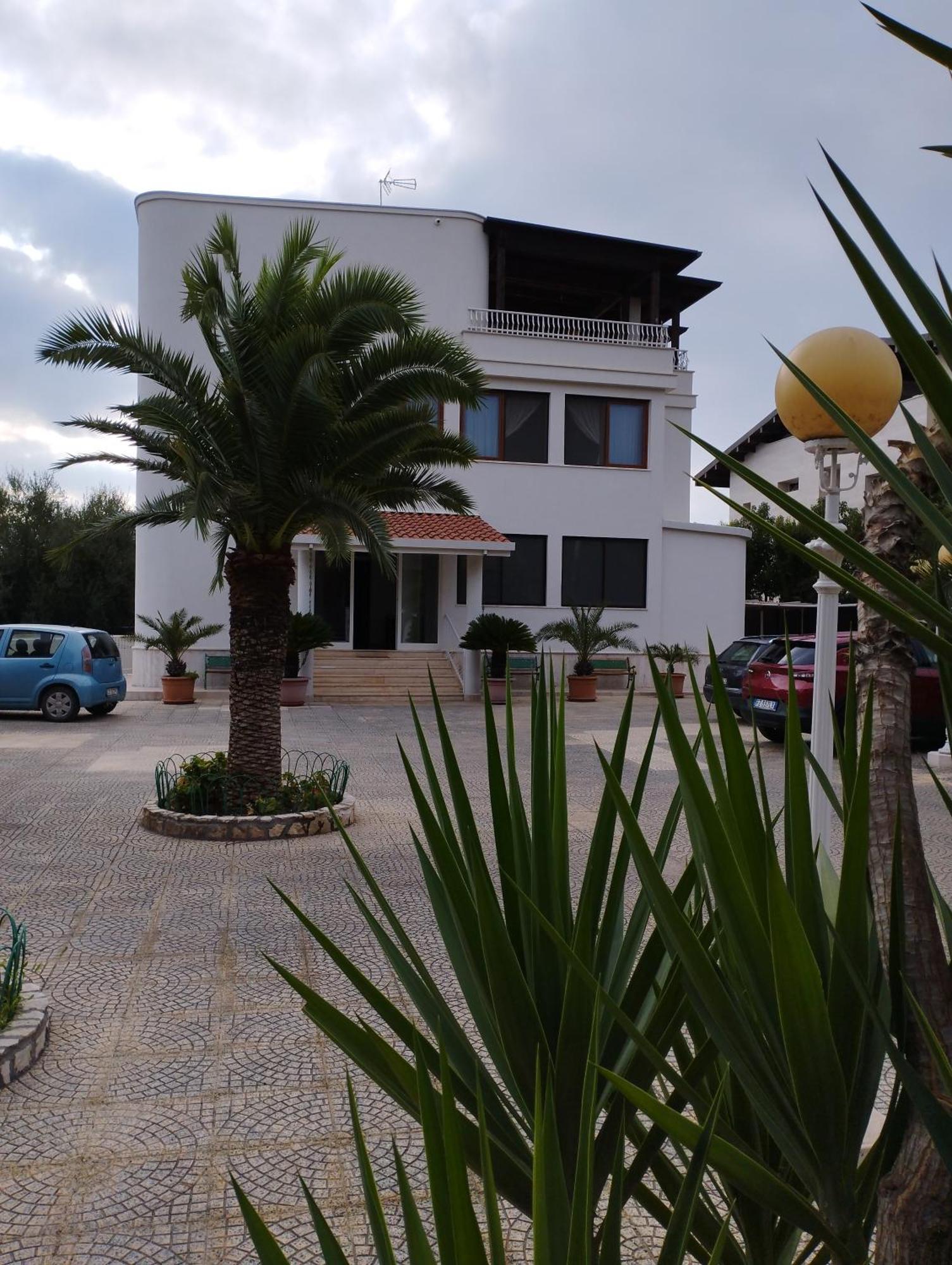 Villa Erry ตรานิ ภายนอก รูปภาพ