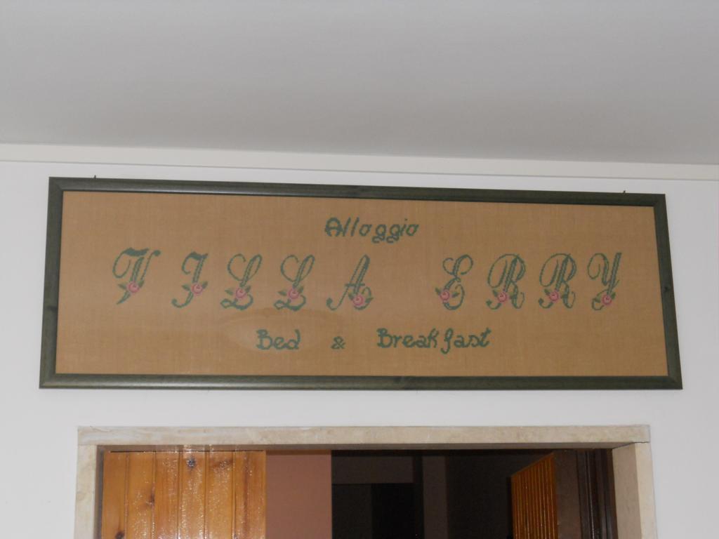 Villa Erry ตรานิ ภายนอก รูปภาพ