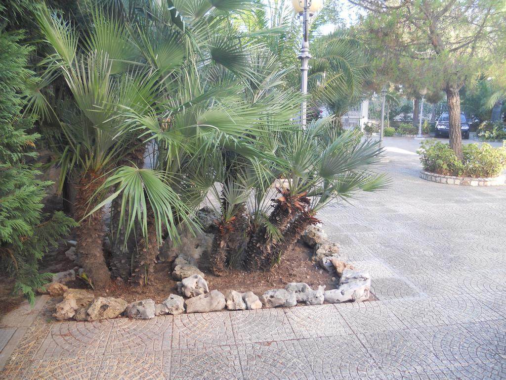 Villa Erry ตรานิ ภายนอก รูปภาพ