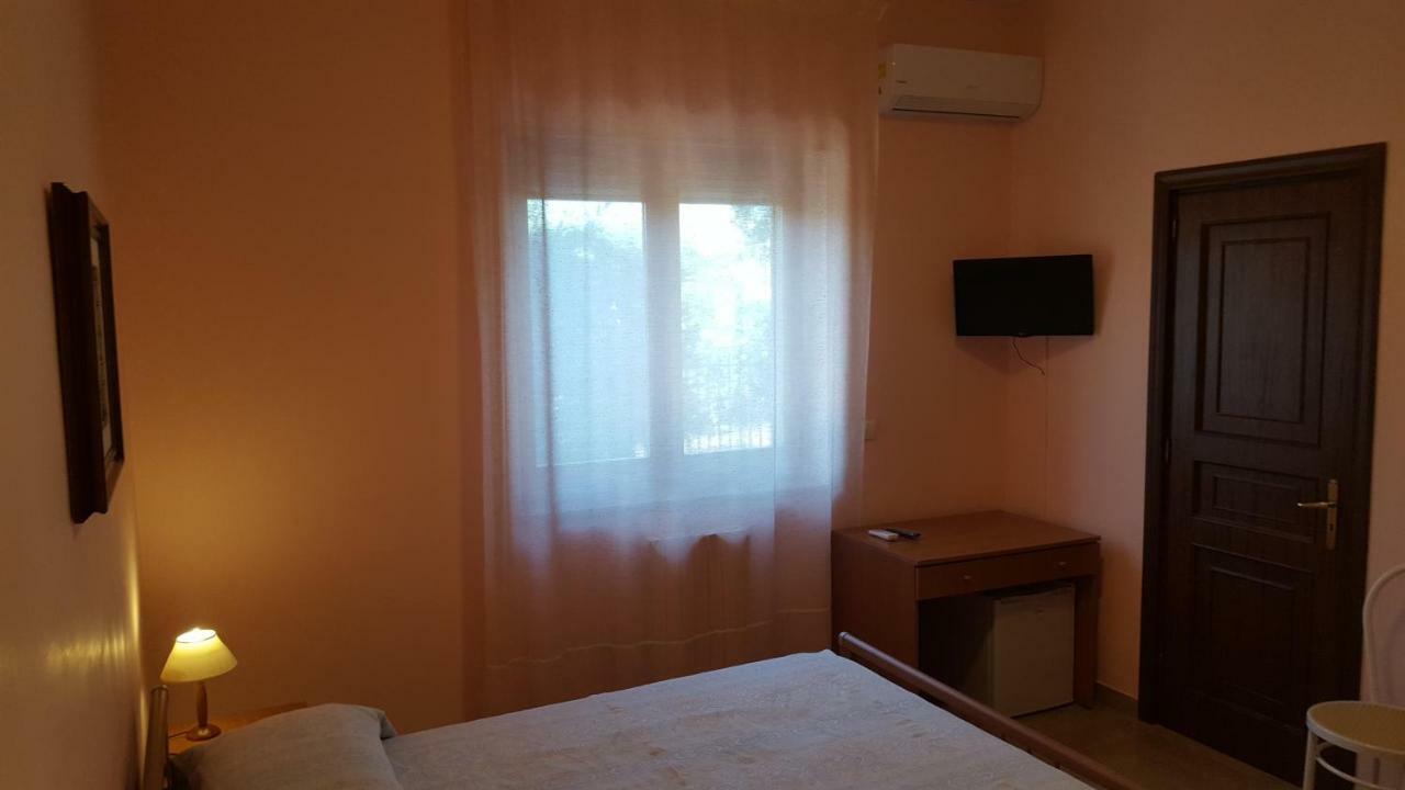 Villa Erry ตรานิ ภายนอก รูปภาพ